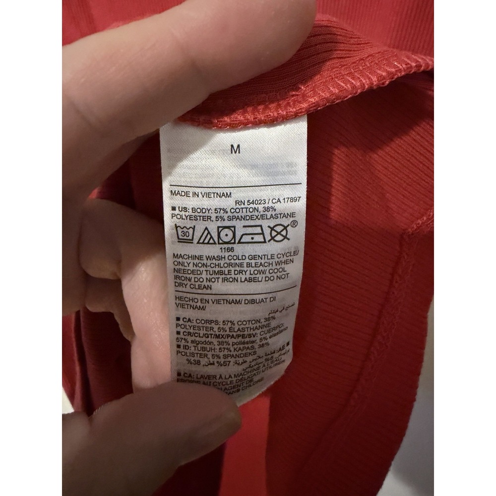 Old Navy Tank Top Womens Size Medium Red Sleeveless Shirt Stretch First Layer - Picture 3 of 4